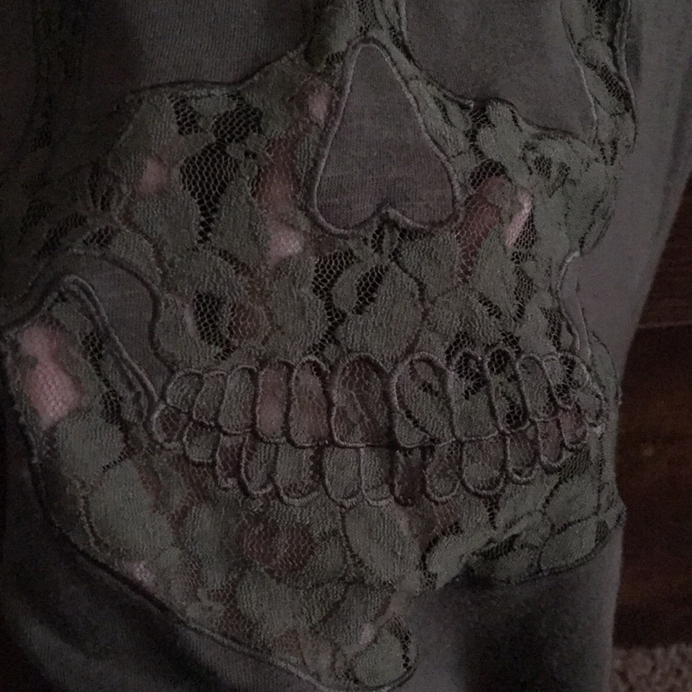Torrid skull top - Picture 3 of 5